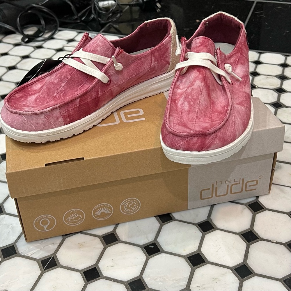 Brand New Hey Dudes women’s size 6